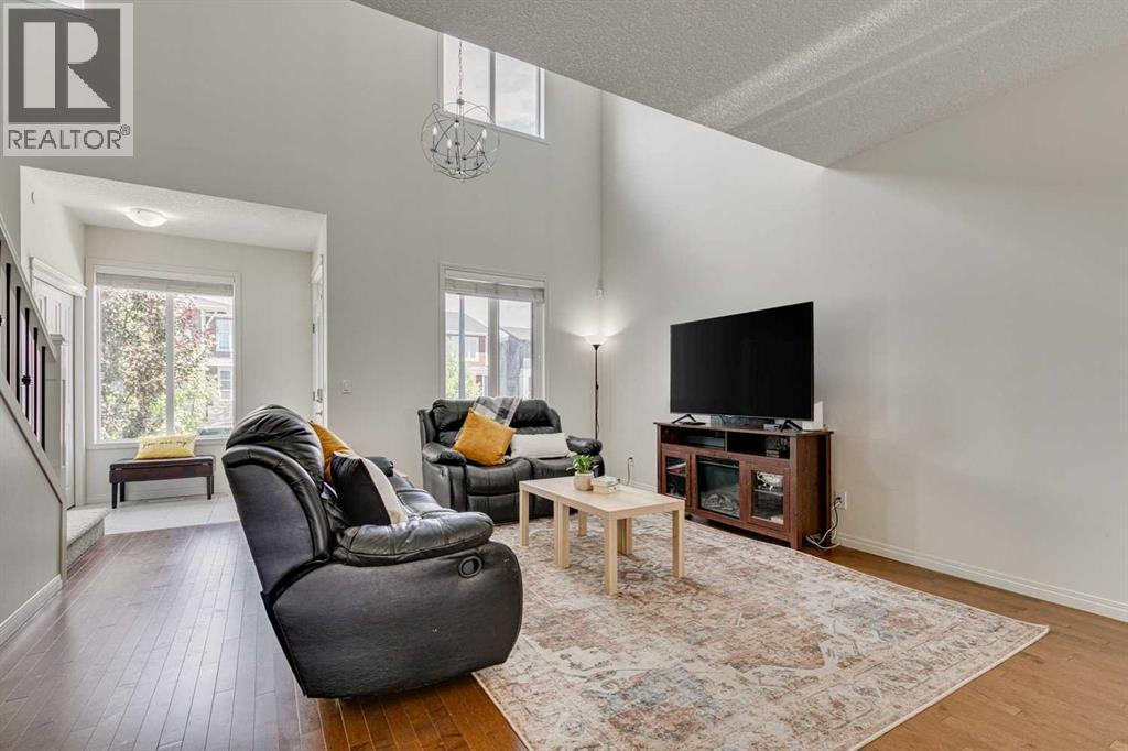 Photo 4 of 943 Livingston Way Ne, Calgary AB