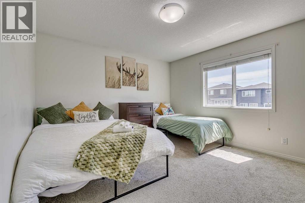 Photo 18 of 943 Livingston Way Ne, Calgary AB