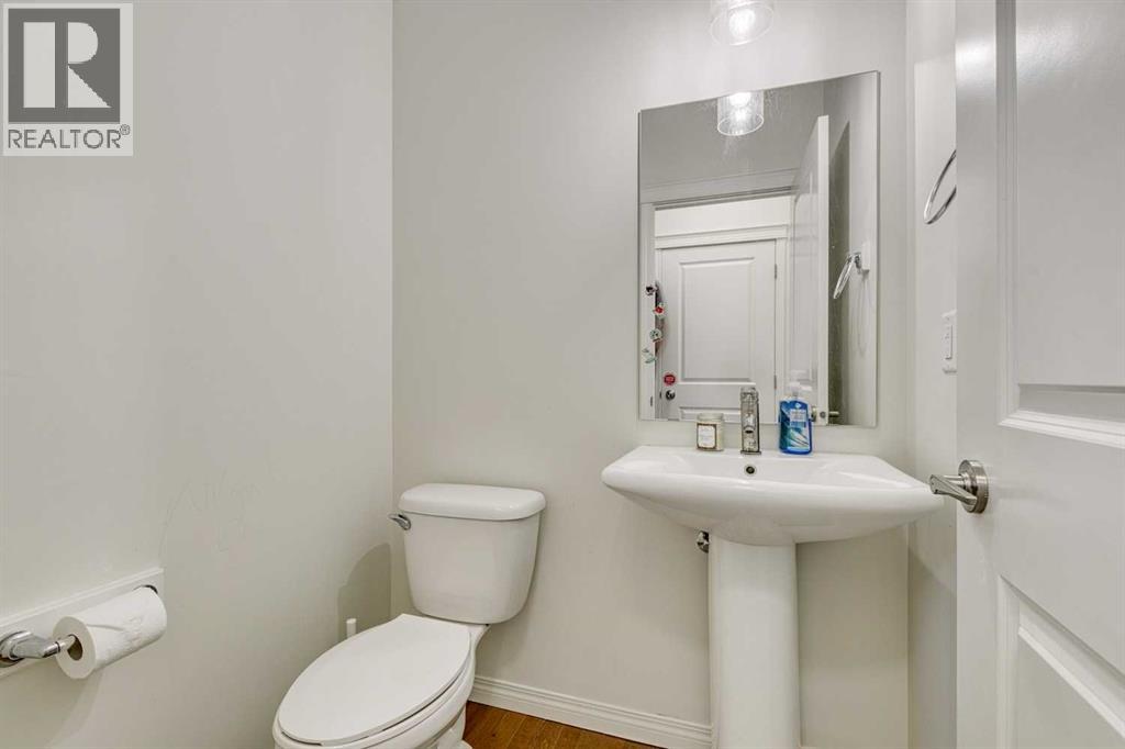 Photo 14 of 943 Livingston Way Ne, Calgary AB