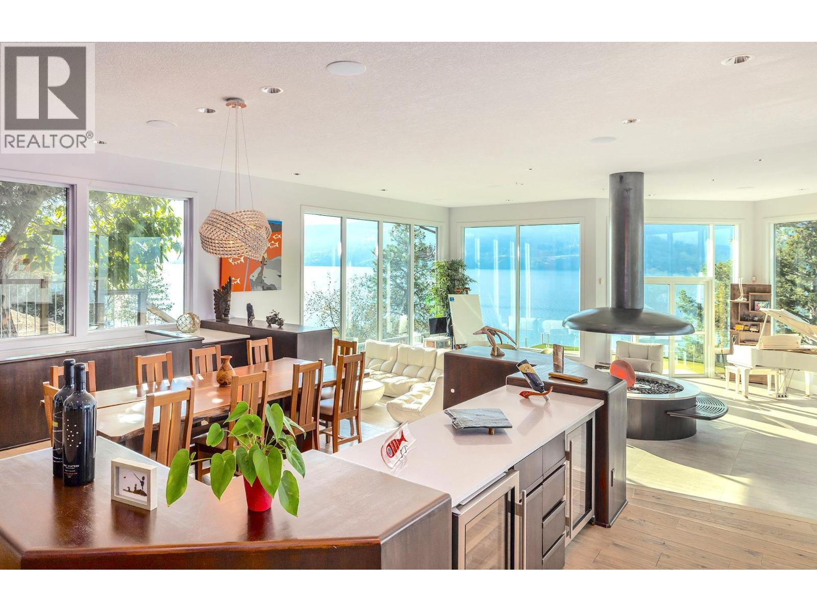  2100 Dewdney Road, Kelowna