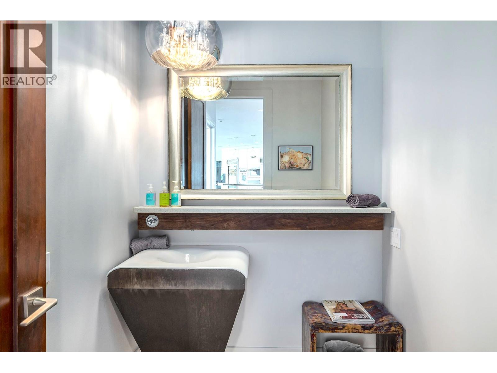  2100 Dewdney Road, Kelowna
