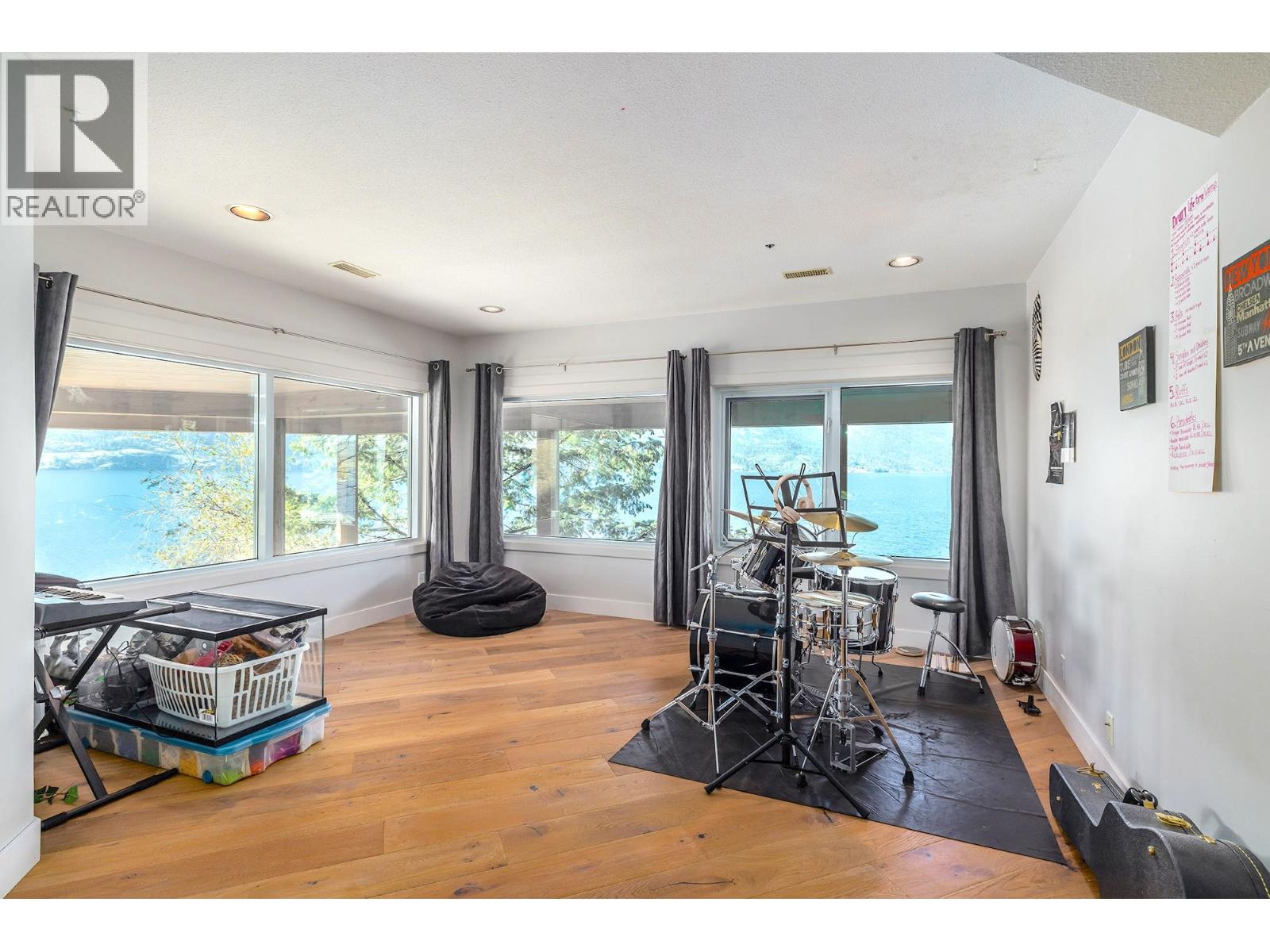  2100 Dewdney Road, Kelowna