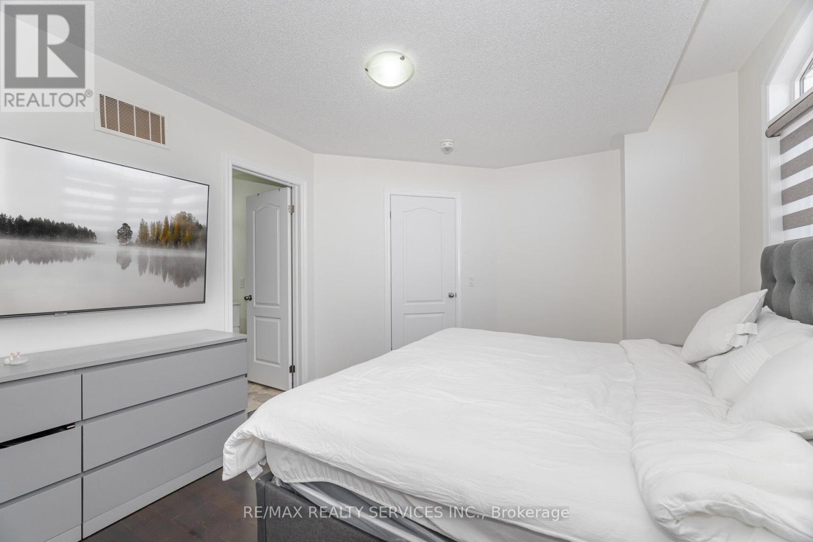 Photo 32 of 97 Fawnridge Road, Caledon ON
