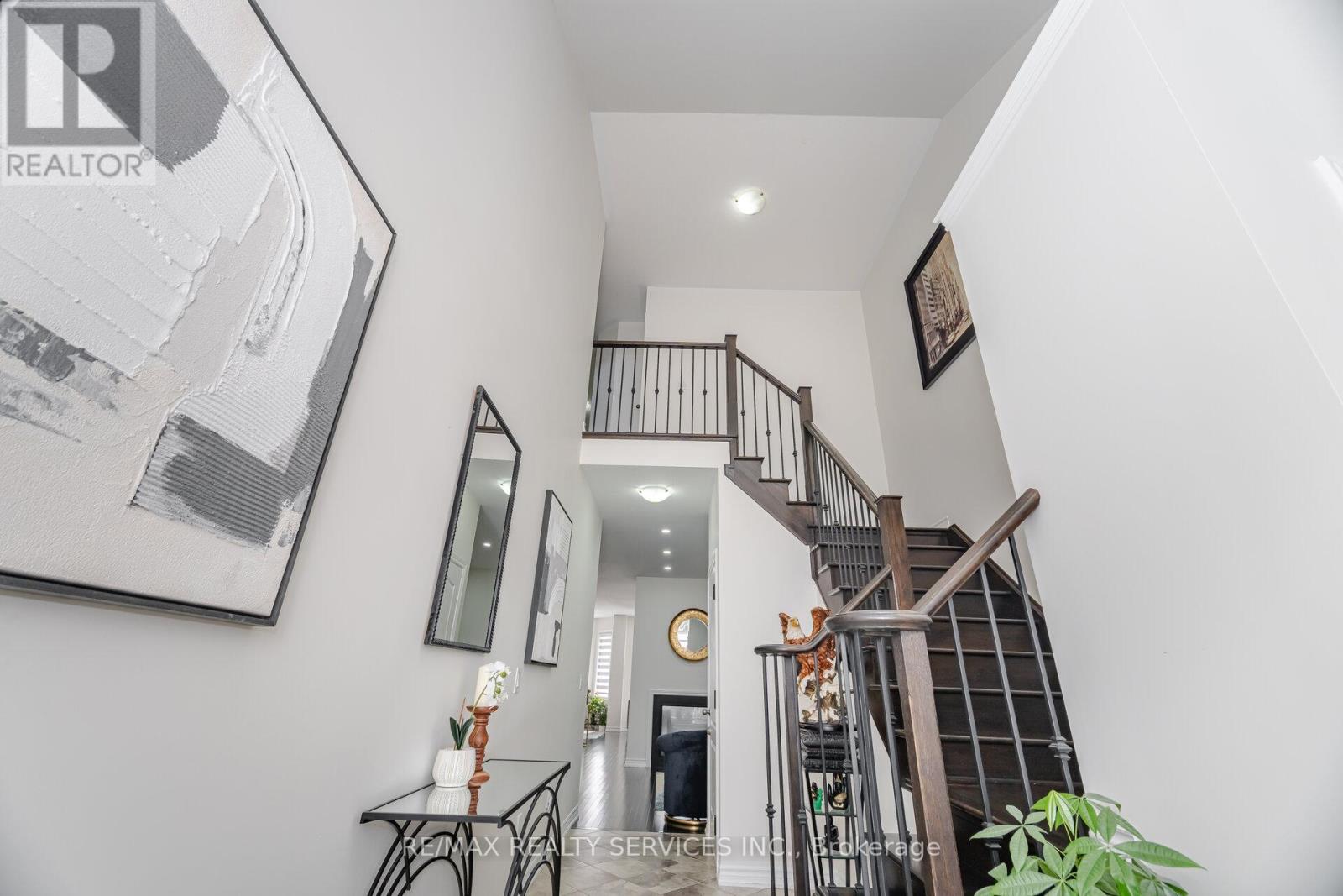 Photo 4 of 97 Fawnridge Road, Caledon ON