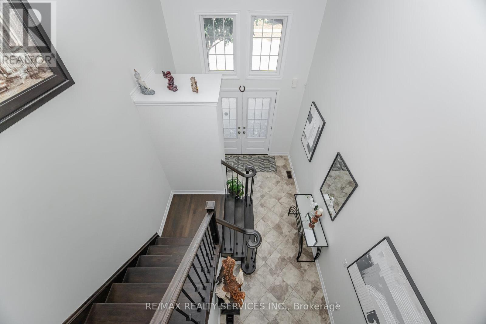 Photo 5 of 97 Fawnridge Road, Caledon ON