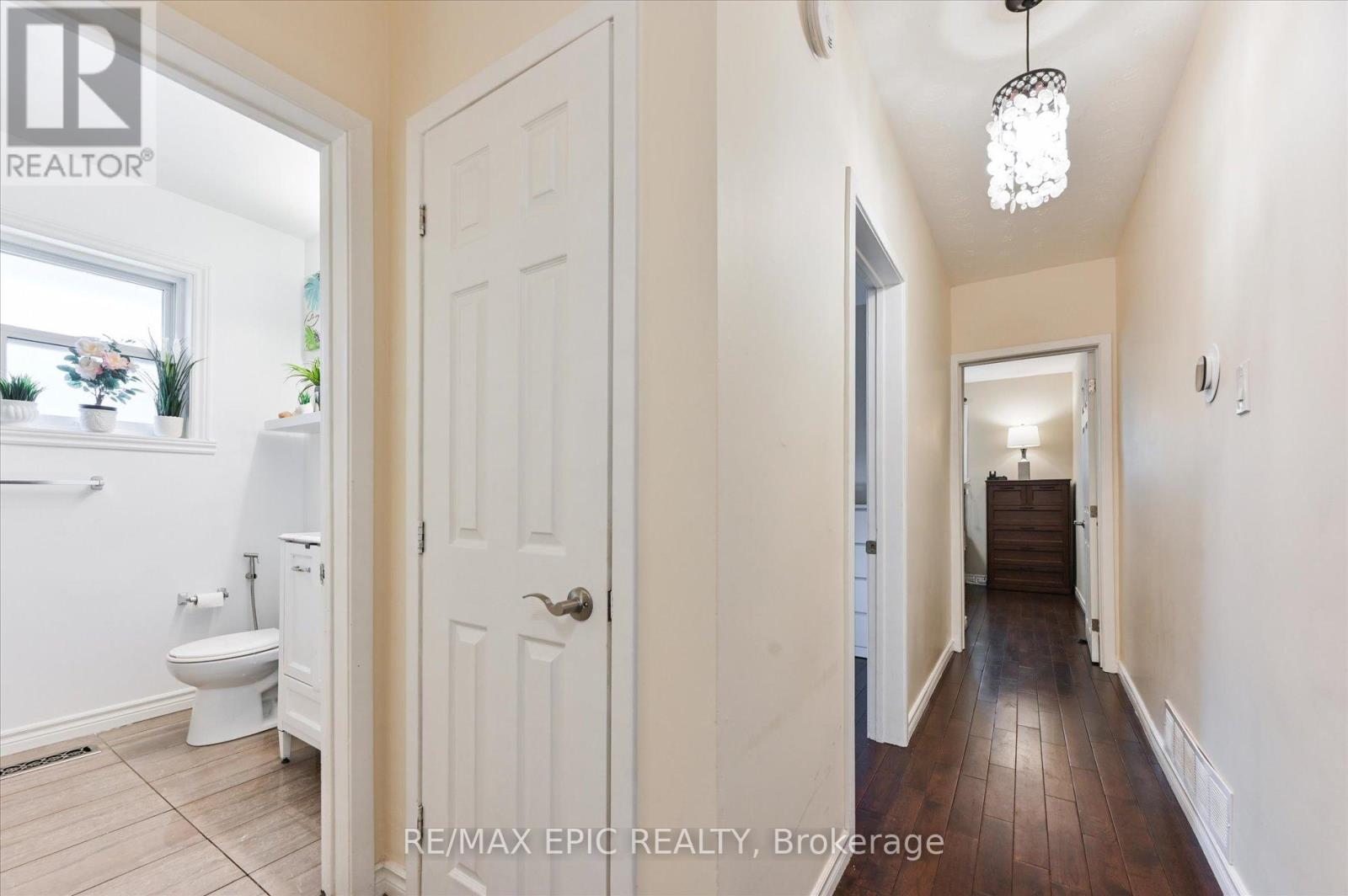 Photo 10 of Main 2683 Truscott Drive, Mississauga ON