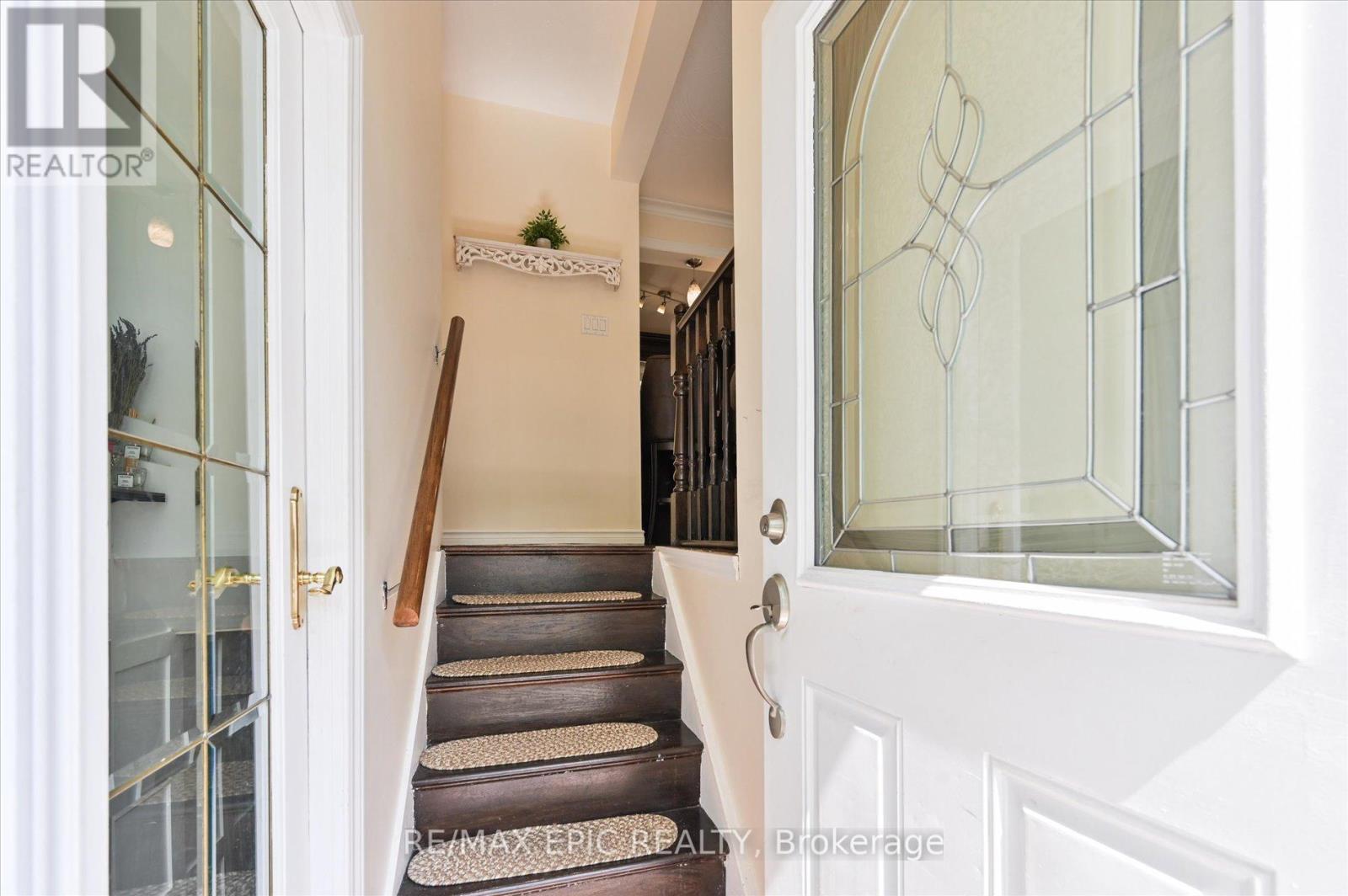 Photo 3 of Main 2683 Truscott Drive, Mississauga ON