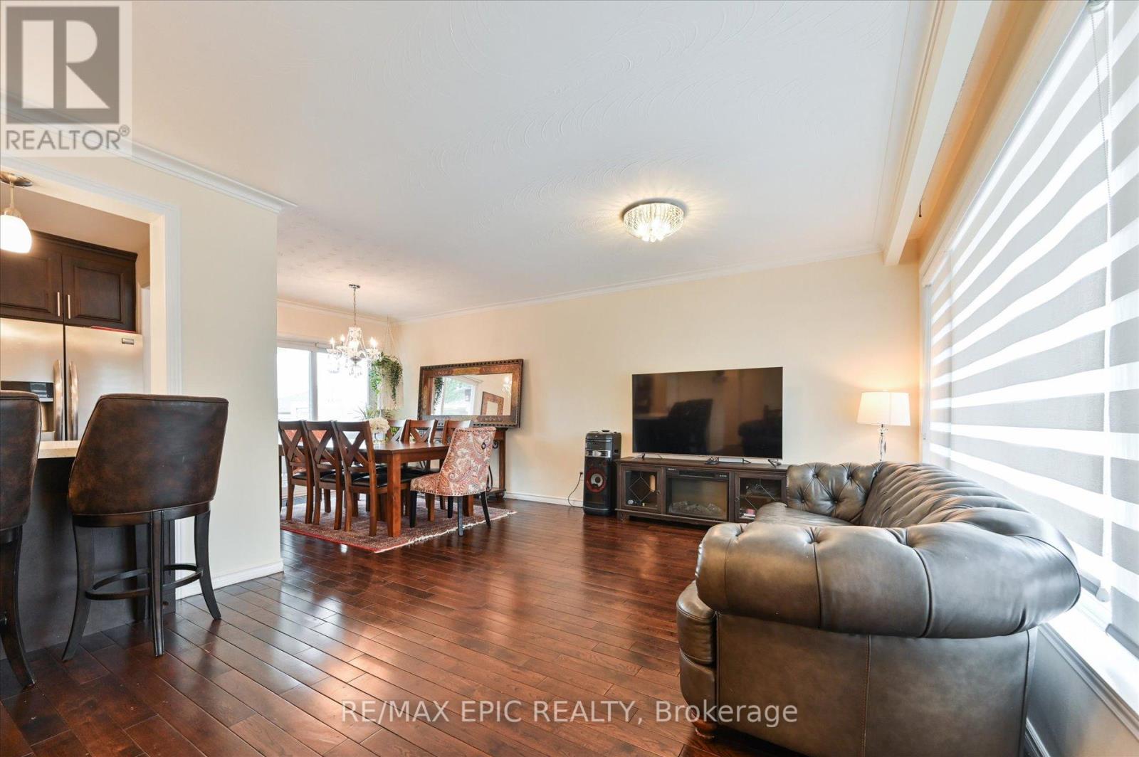Photo 4 of Main 2683 Truscott Drive, Mississauga ON