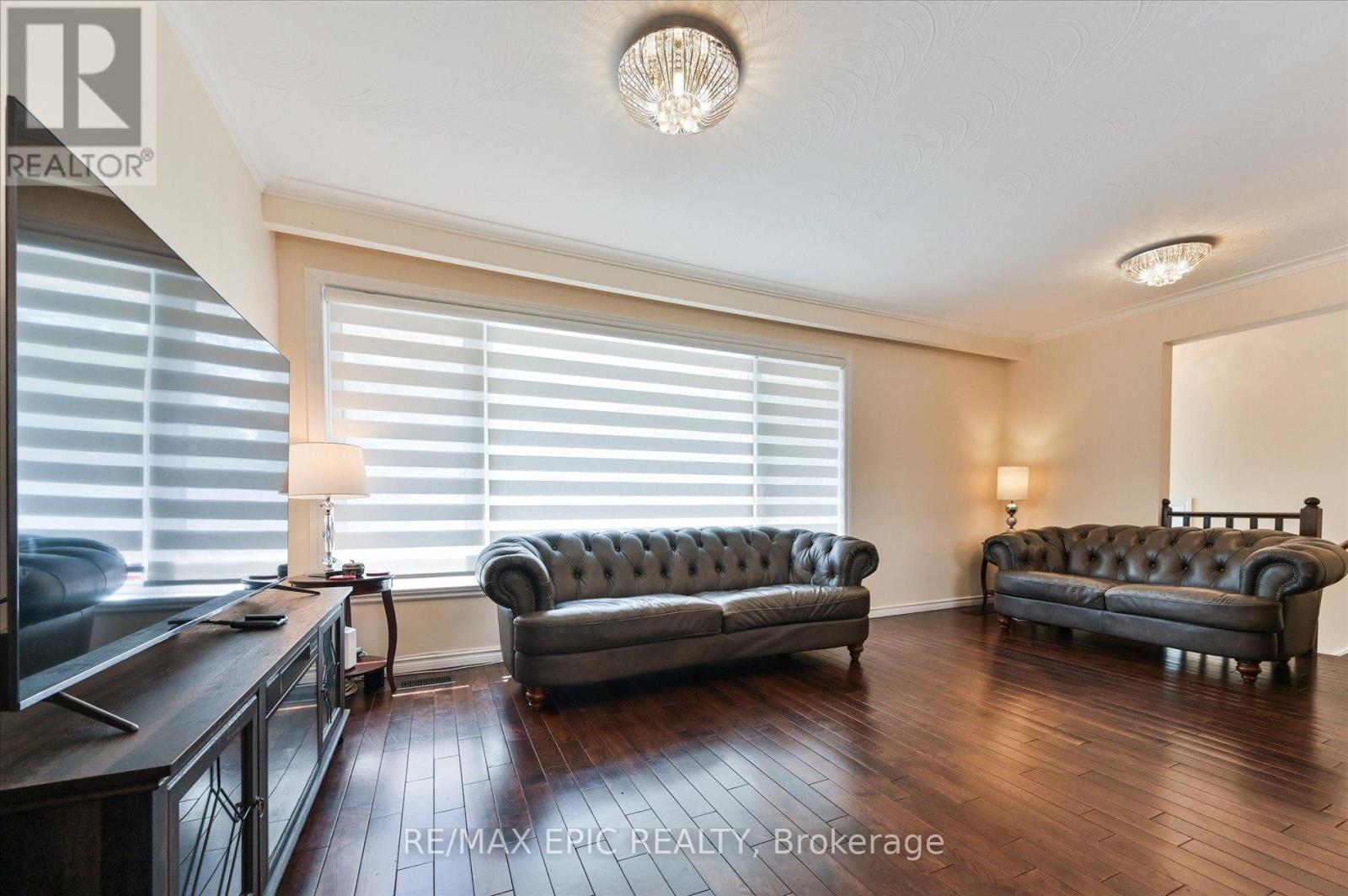 Photo 5 of Main 2683 Truscott Drive, Mississauga ON