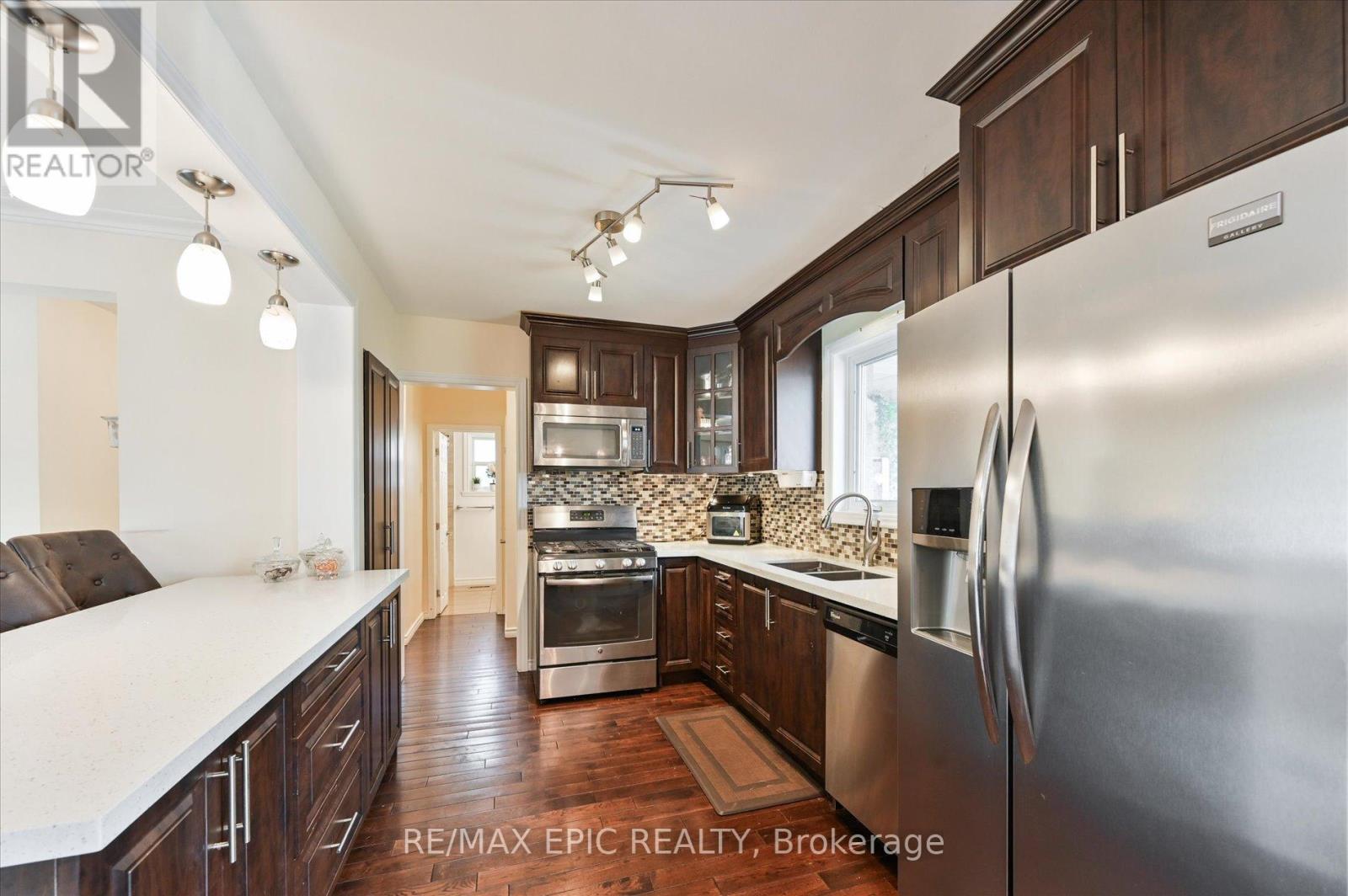 Photo 8 of Main 2683 Truscott Drive, Mississauga ON
