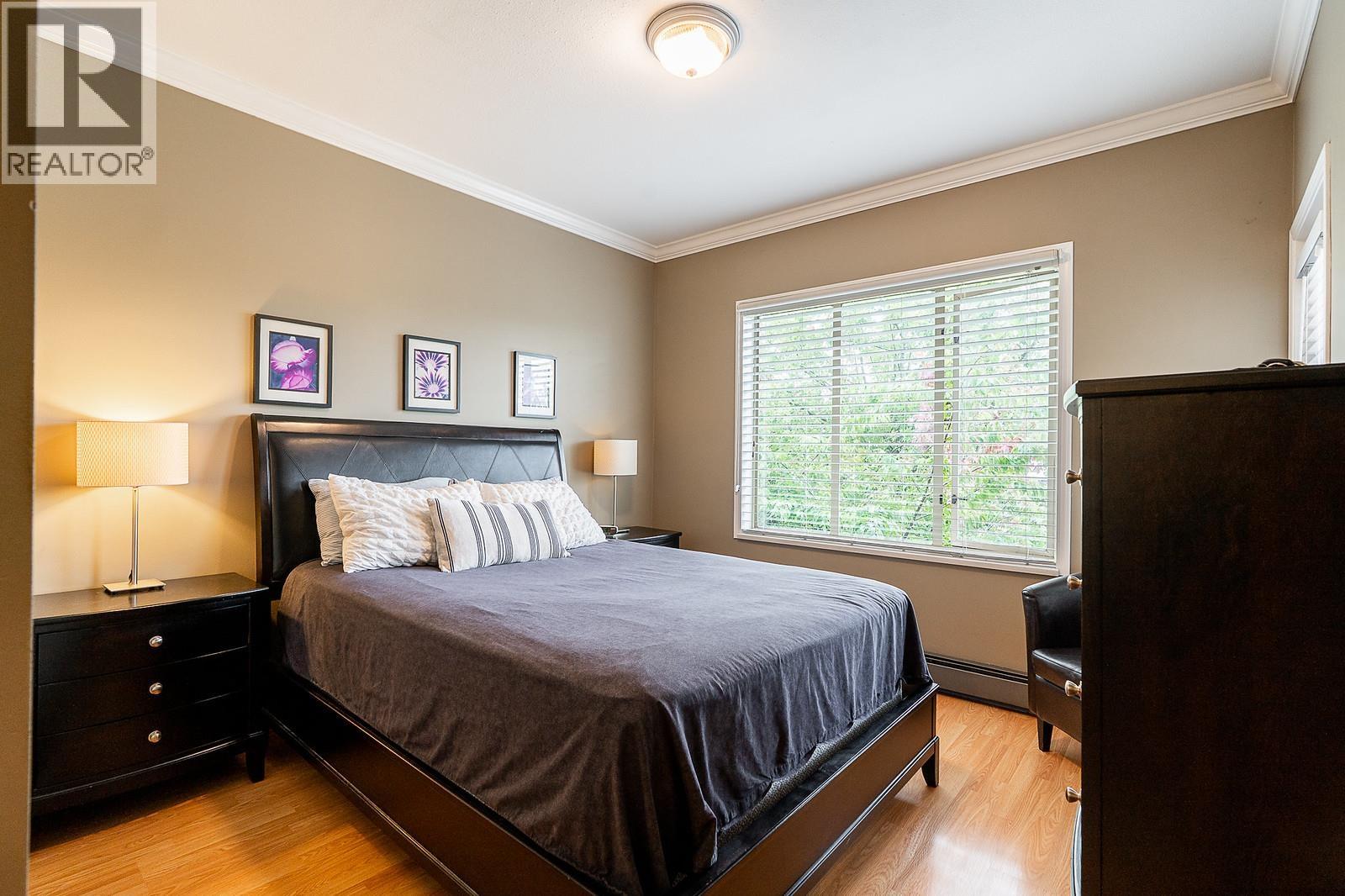 Photo 10 of 306 6688 Burlington Avenue, Burnaby BC
