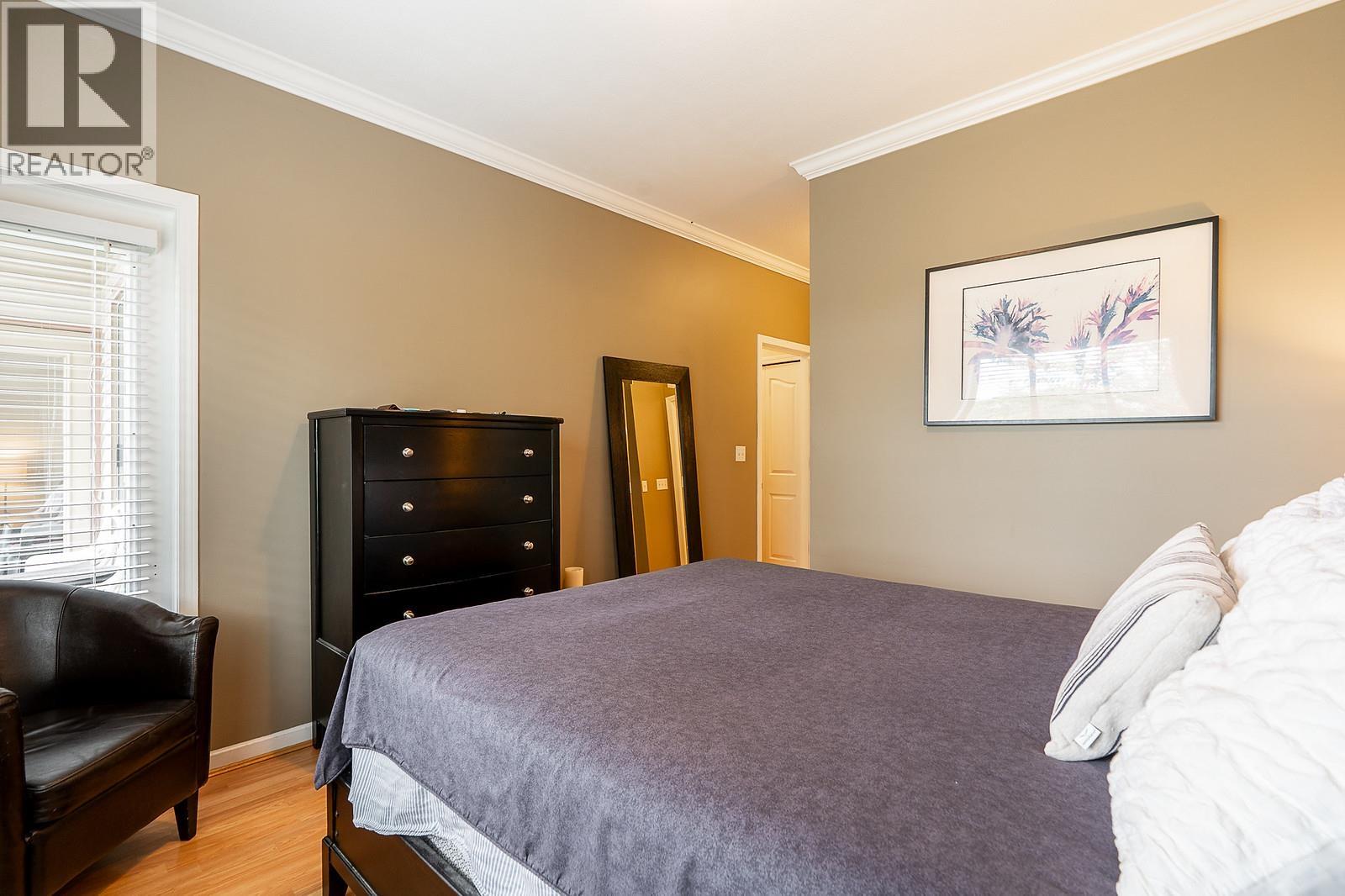 Photo 11 of 306 6688 Burlington Avenue, Burnaby BC