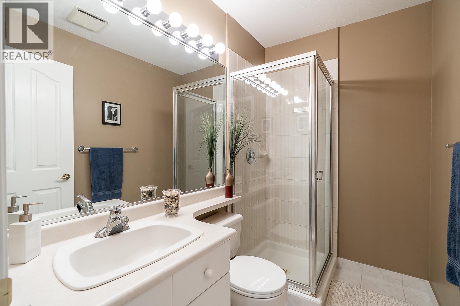 Photo 14 of 306 6688 Burlington Avenue, Burnaby BC
