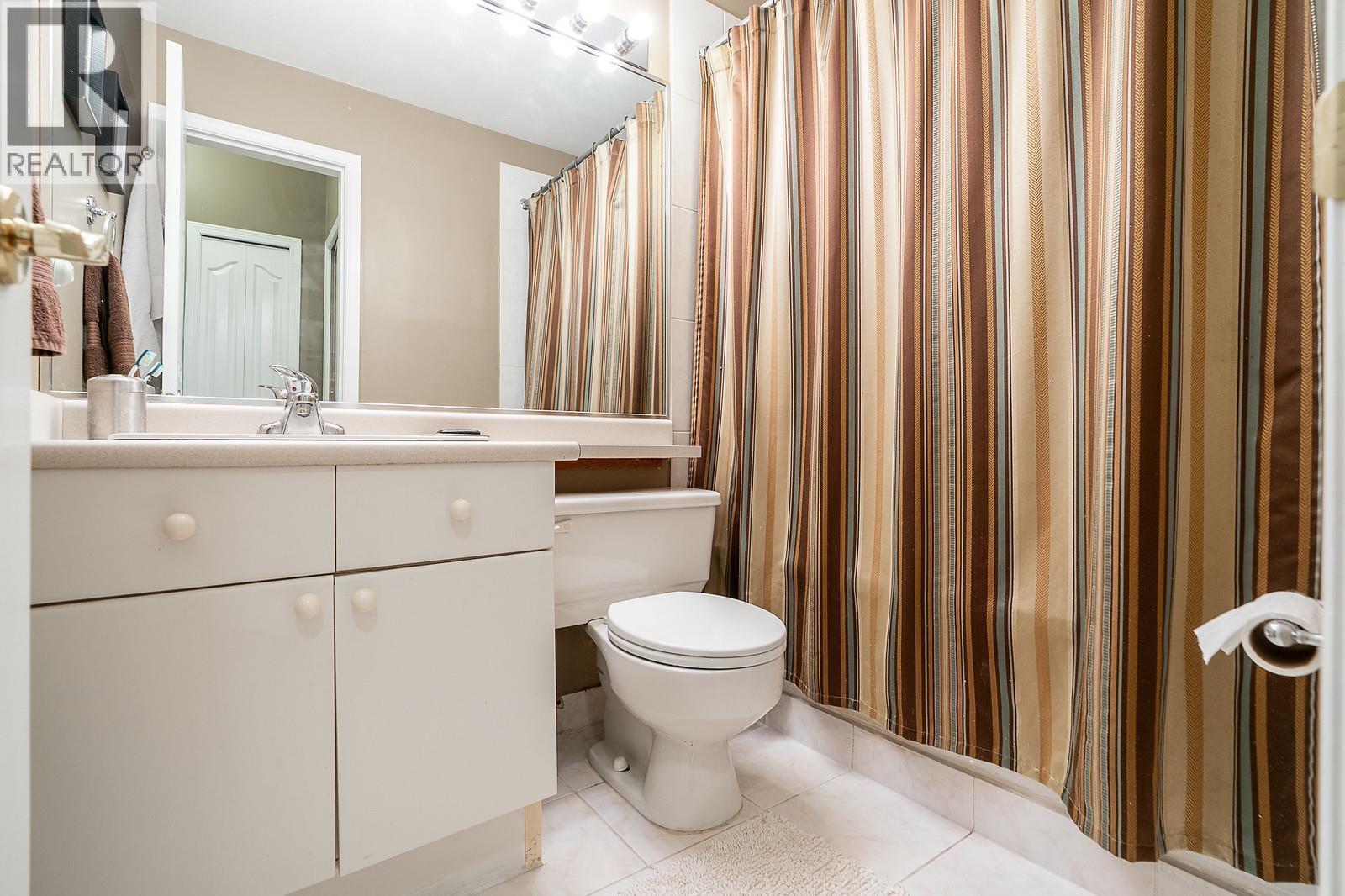 Photo 15 of 306 6688 Burlington Avenue, Burnaby BC