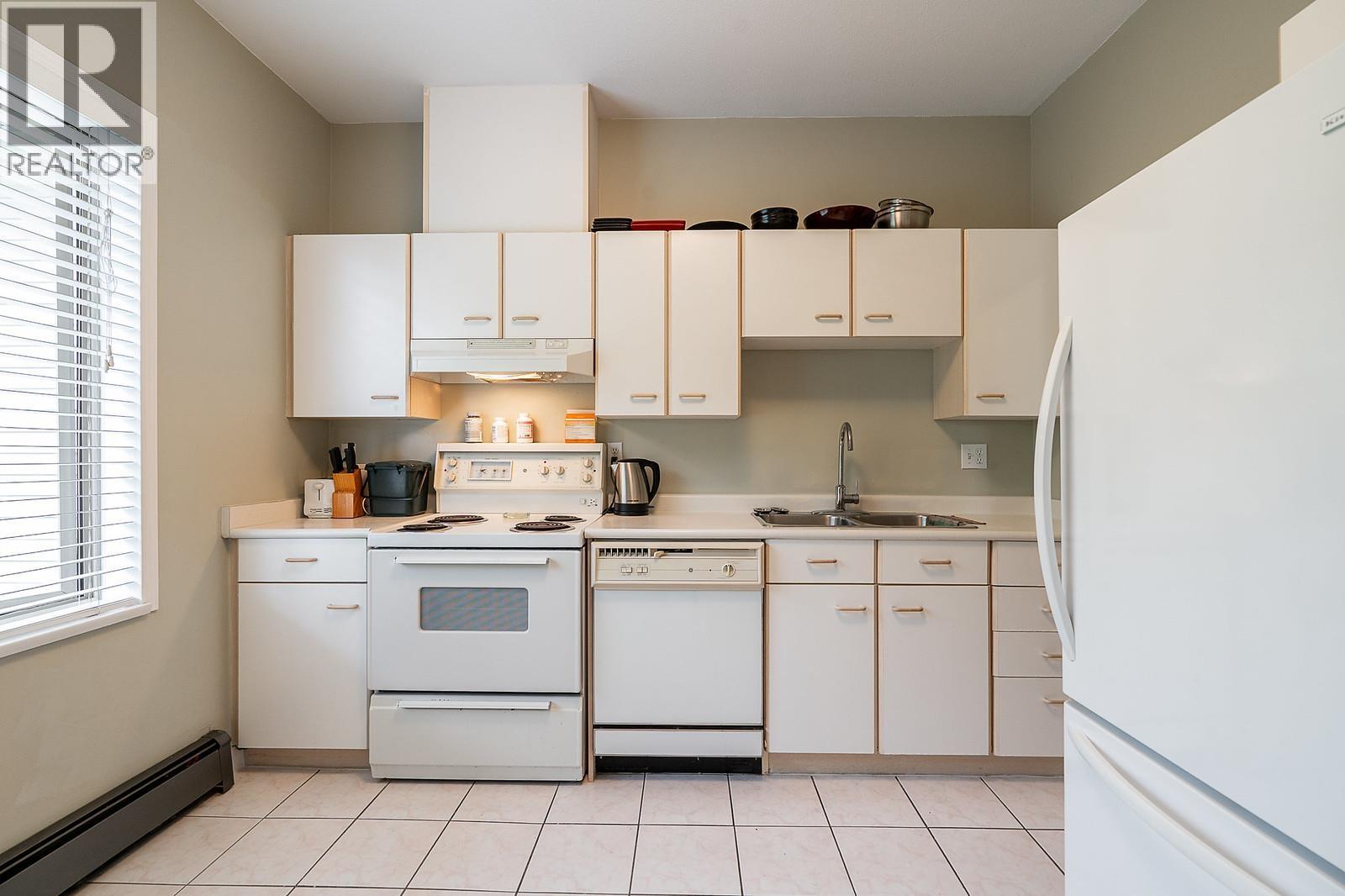 Photo 16 of 306 6688 Burlington Avenue, Burnaby BC