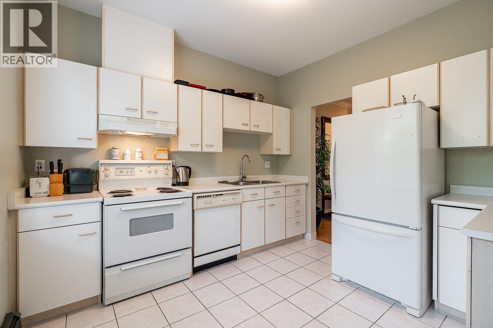 Photo 17 of 306 6688 Burlington Avenue, Burnaby BC