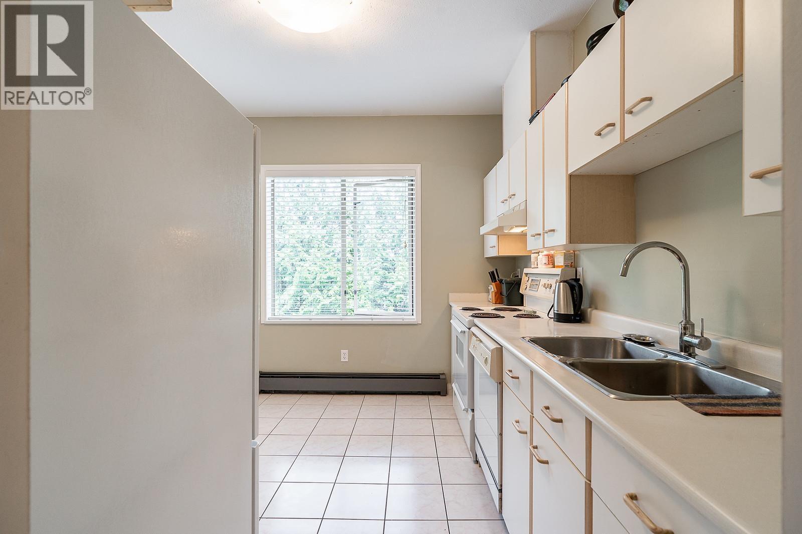Photo 19 of 306 6688 Burlington Avenue, Burnaby BC