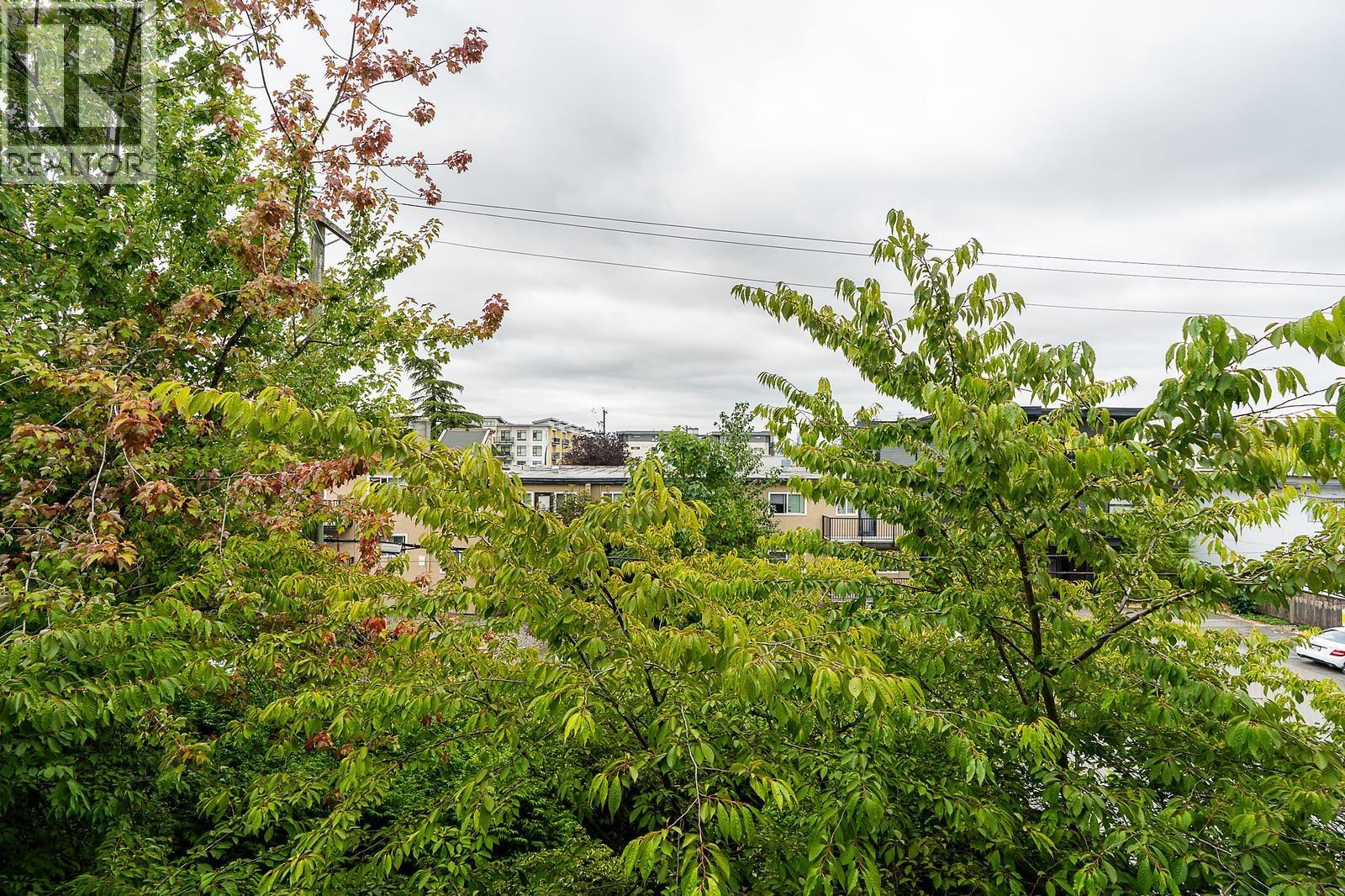 Photo 5 of 306 6688 Burlington Avenue, Burnaby BC