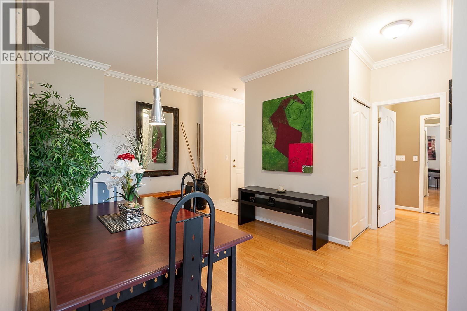 Photo 6 of 306 6688 Burlington Avenue, Burnaby BC