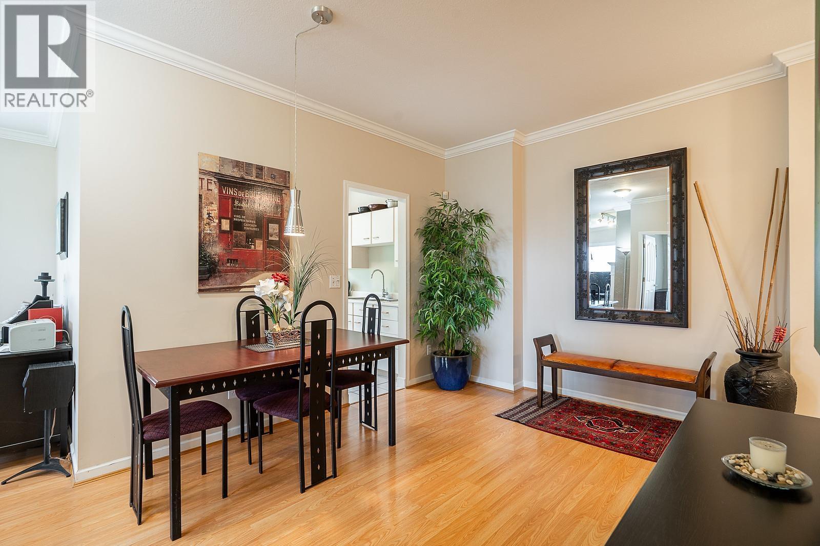 Photo 8 of 306 6688 Burlington Avenue, Burnaby BC