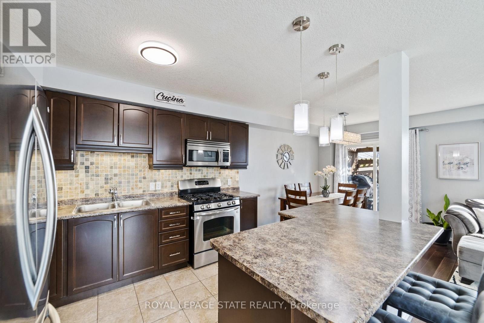 Photo 11 of 139 Periwinkle Drive, Hamilton ON