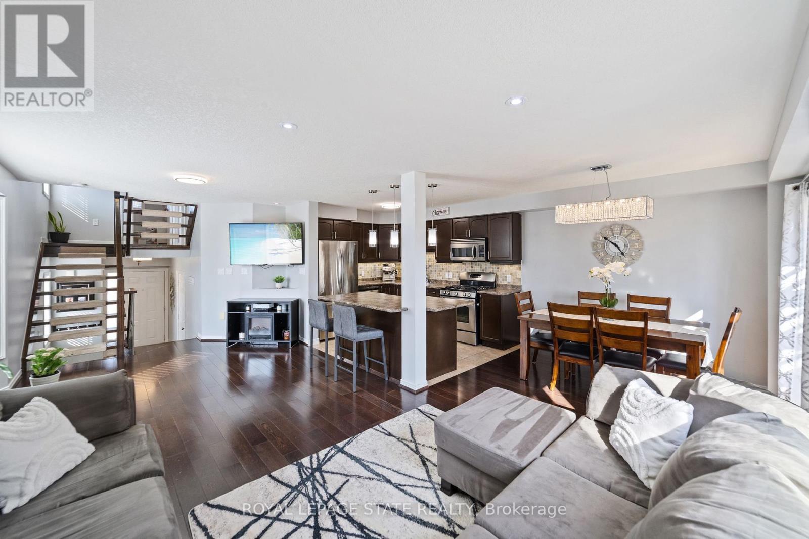 Photo 12 of 139 Periwinkle Drive, Hamilton ON
