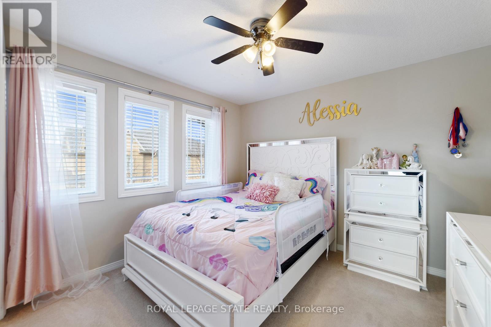 Photo 15 of 139 Periwinkle Drive, Hamilton ON