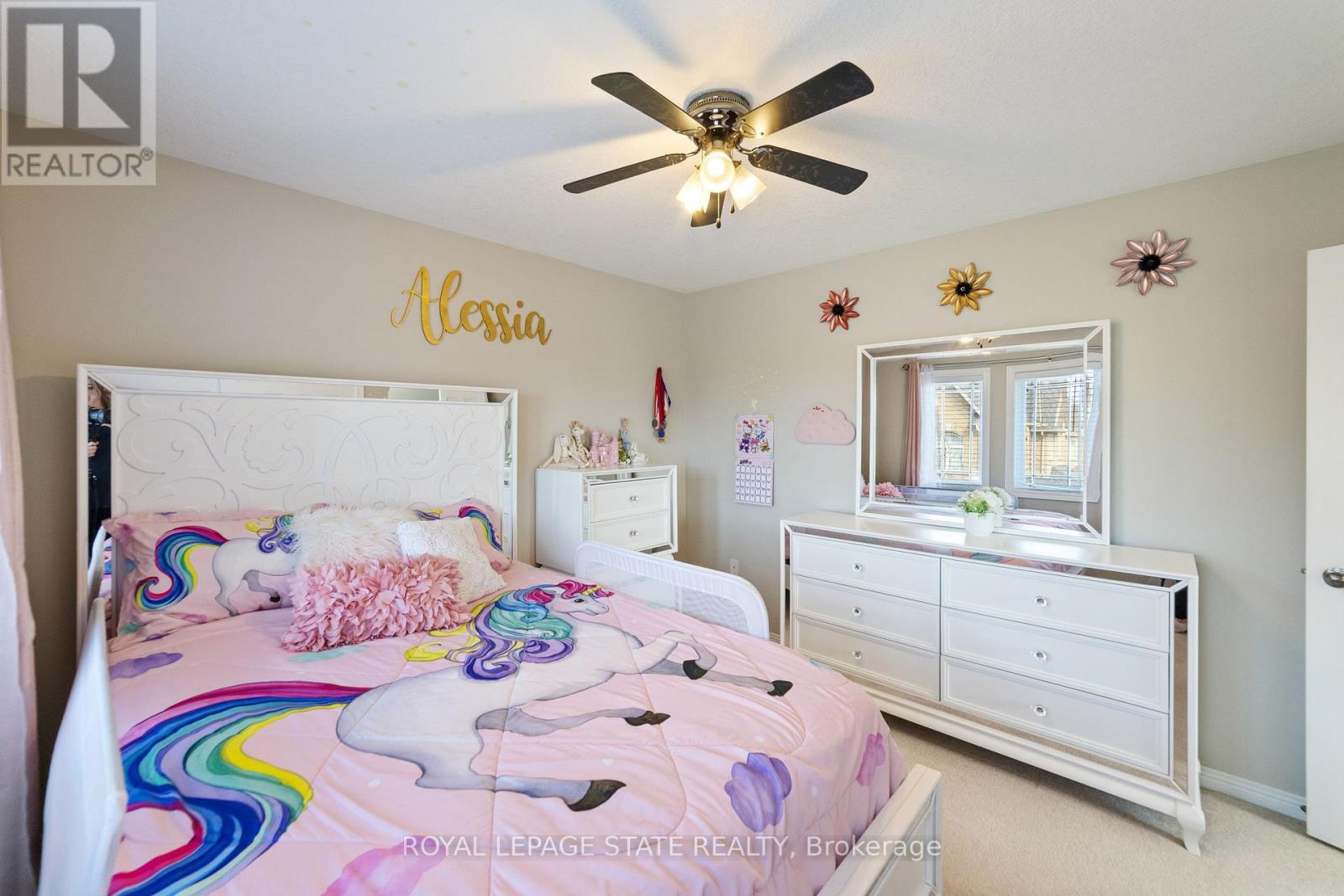 Photo 16 of 139 Periwinkle Drive, Hamilton ON