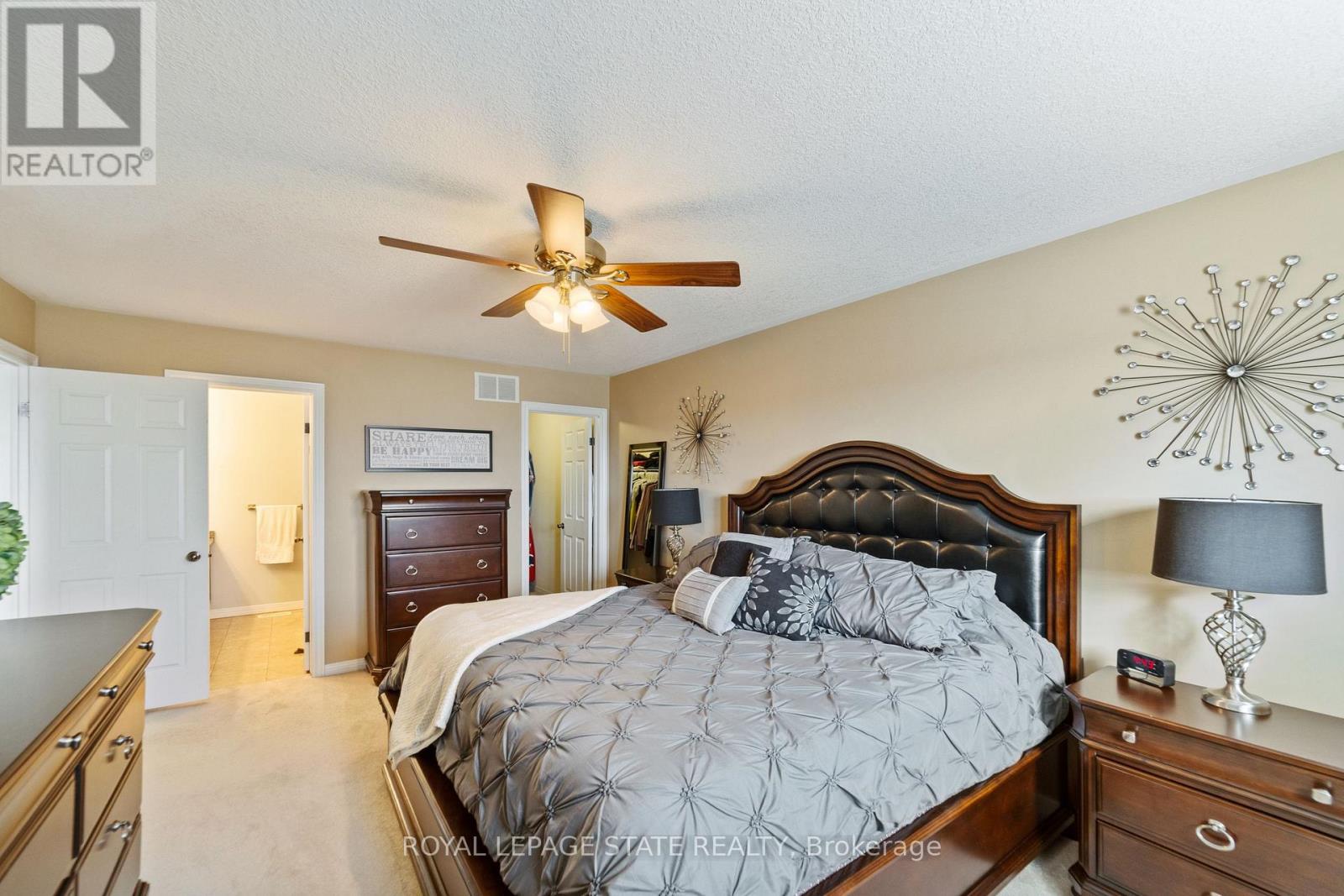 Photo 18 of 139 Periwinkle Drive, Hamilton ON