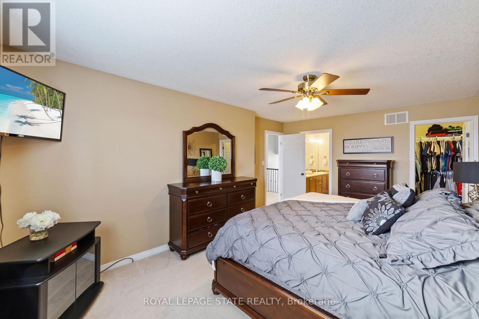 Photo 19 of 139 Periwinkle Drive, Hamilton ON