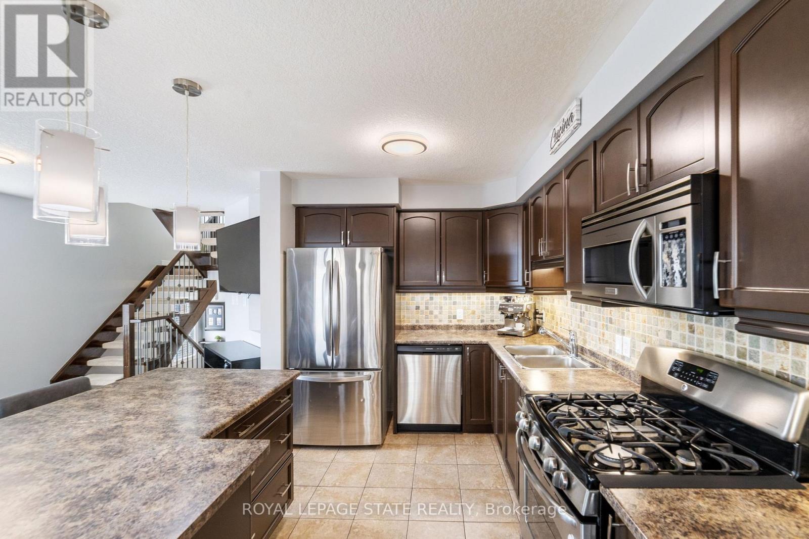 Photo 26 of 139 Periwinkle Drive, Hamilton ON