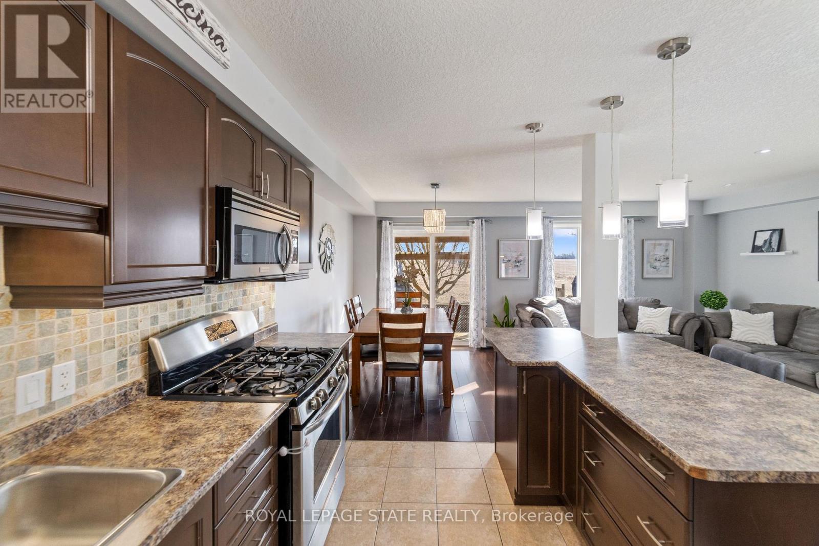Photo 27 of 139 Periwinkle Drive, Hamilton ON