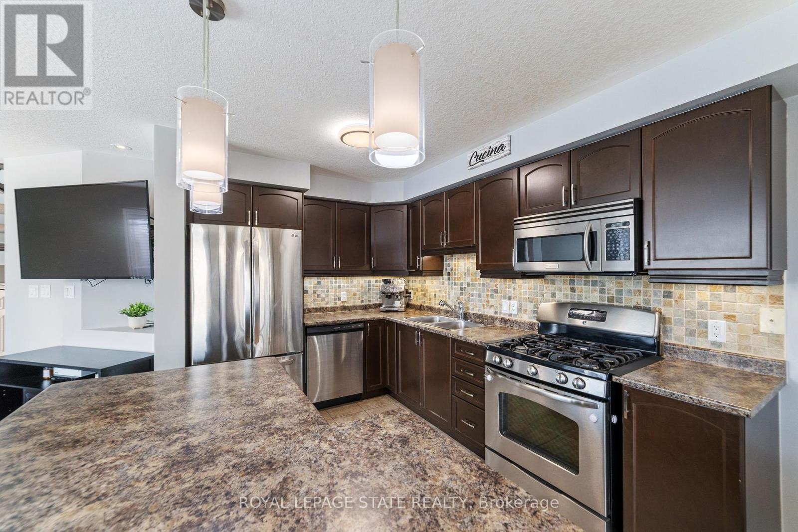 Photo 28 of 139 Periwinkle Drive, Hamilton ON