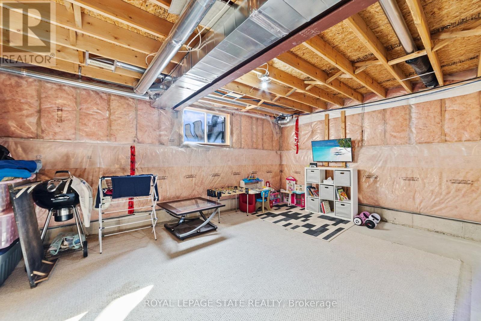 Photo 31 of 139 Periwinkle Drive, Hamilton ON