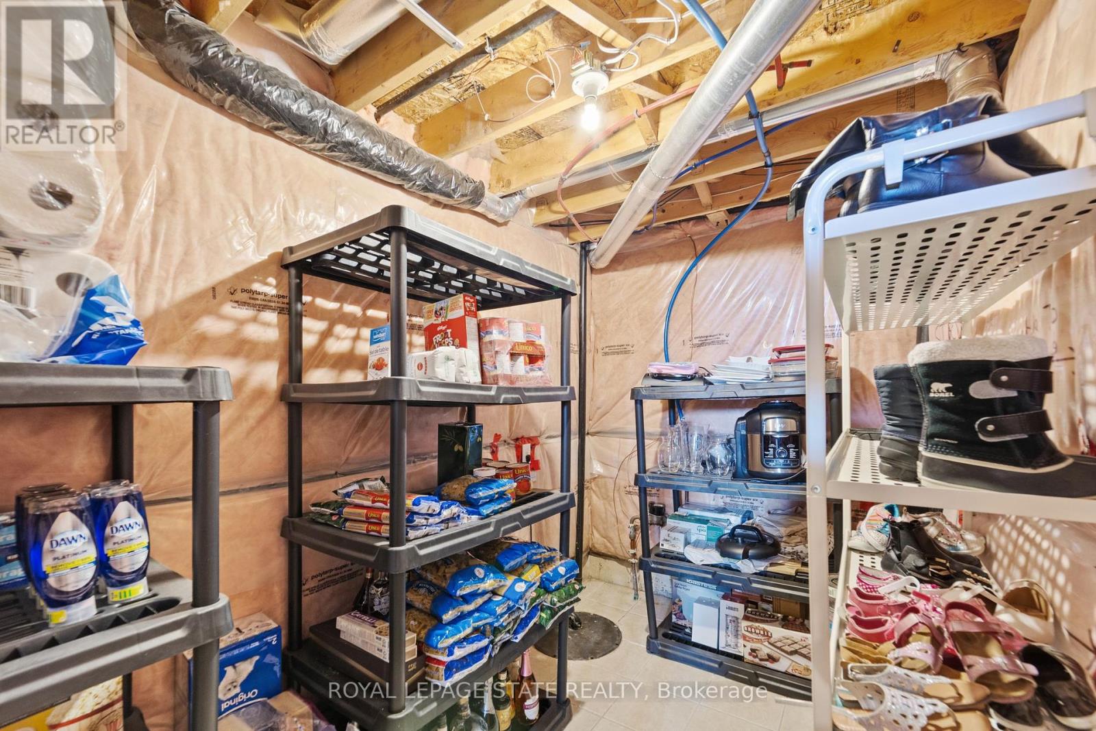 Photo 32 of 139 Periwinkle Drive, Hamilton ON