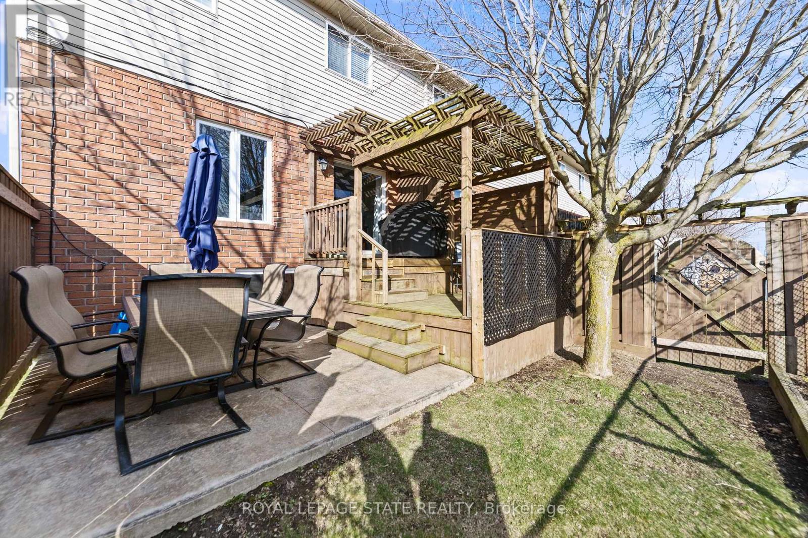 Photo 33 of 139 Periwinkle Drive, Hamilton ON
