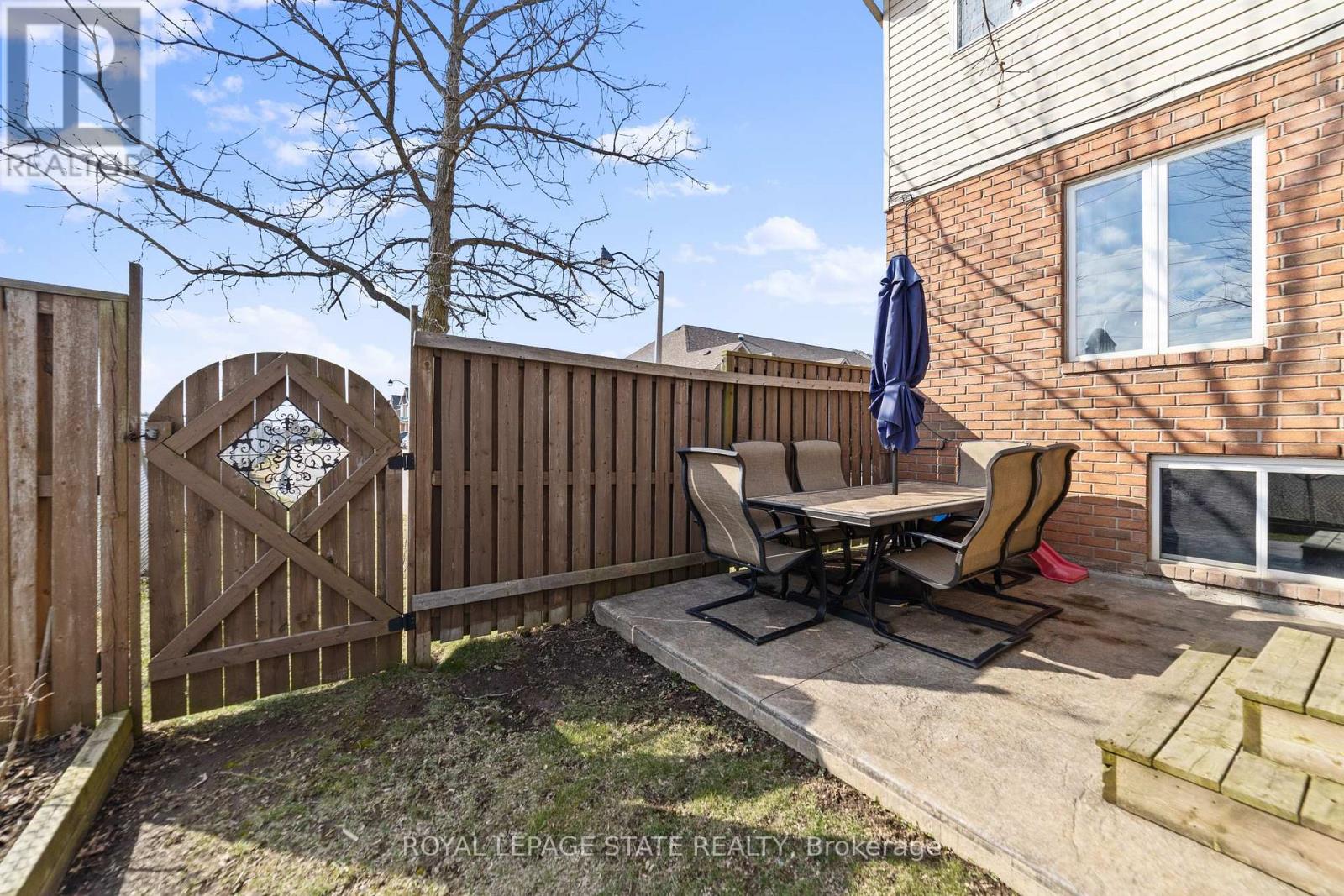 Photo 34 of 139 Periwinkle Drive, Hamilton ON