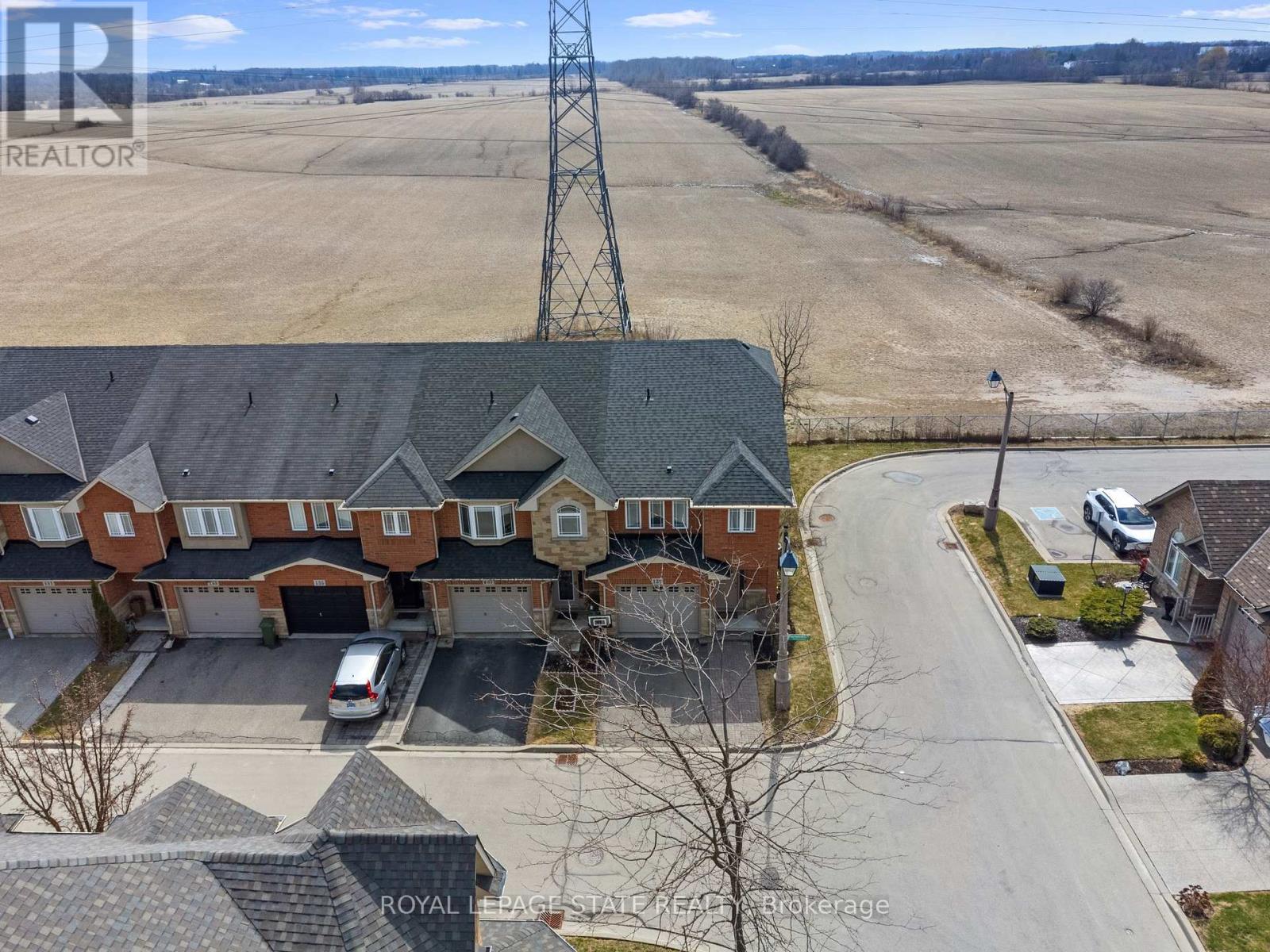 Photo 37 of 139 Periwinkle Drive, Hamilton ON