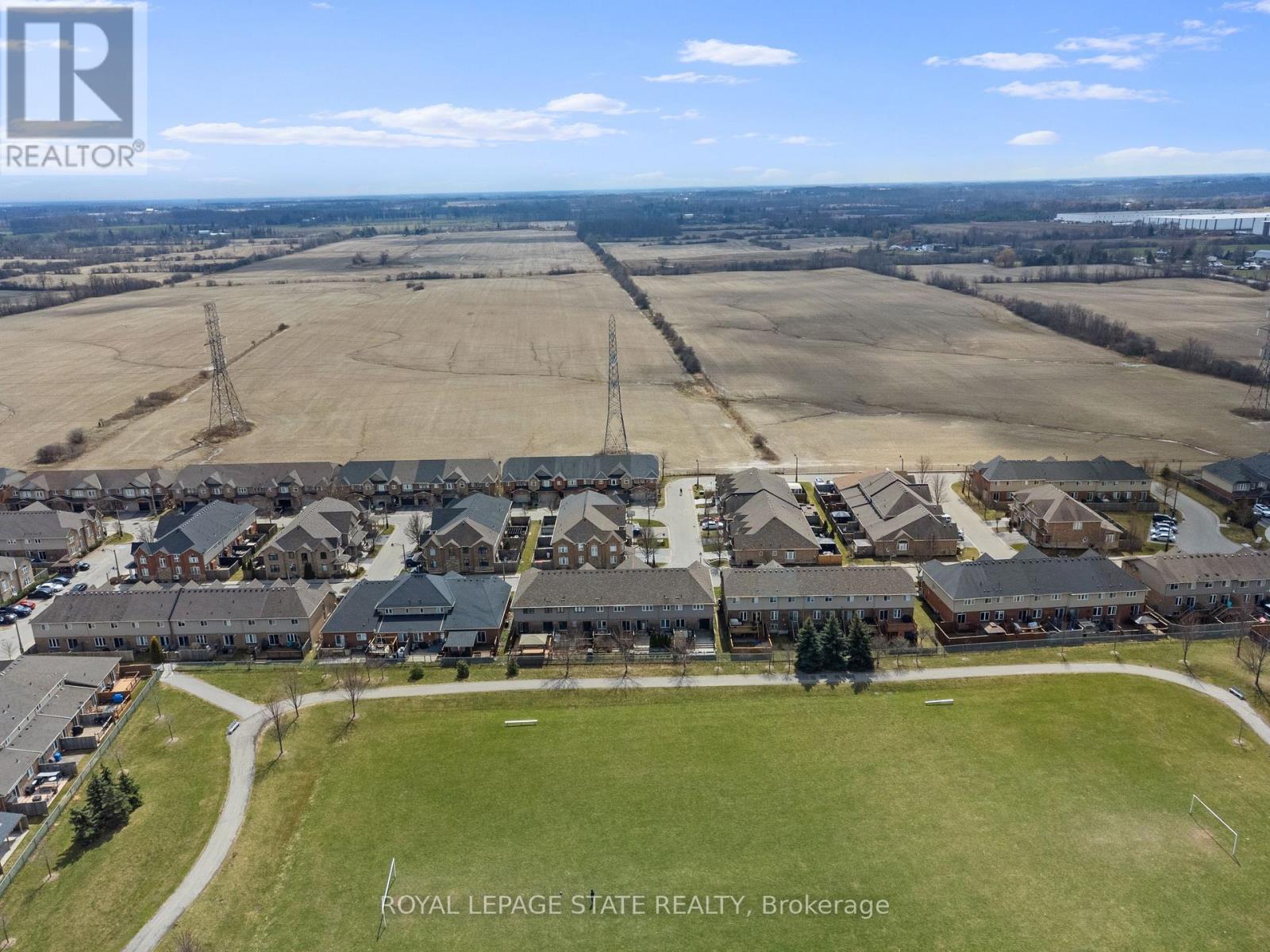 Photo 40 of 139 Periwinkle Drive, Hamilton ON