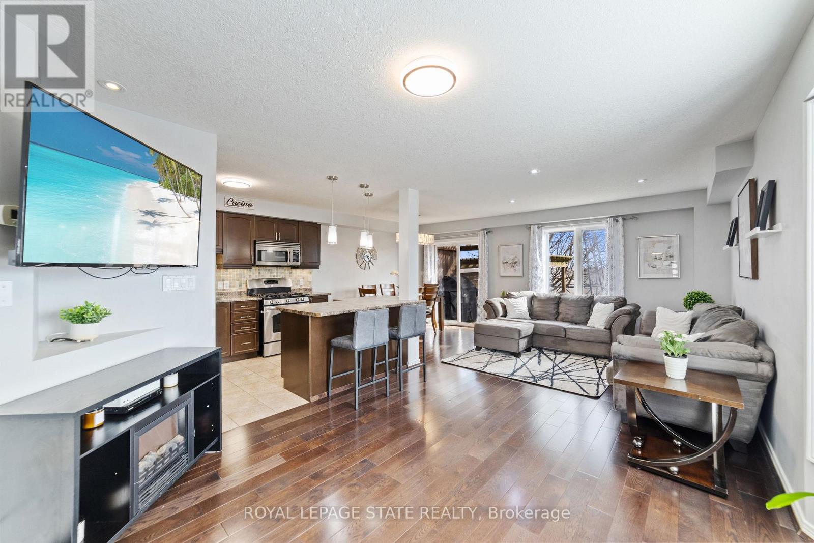 Photo 5 of 139 Periwinkle Drive, Hamilton ON
