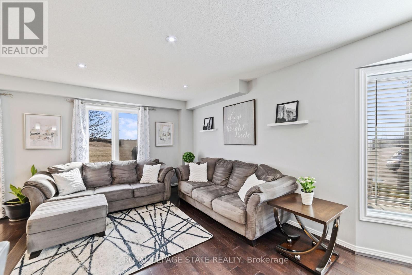 Photo 6 of 139 Periwinkle Drive, Hamilton ON