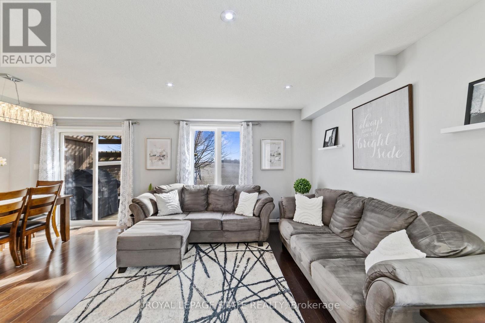Photo 7 of 139 Periwinkle Drive, Hamilton ON
