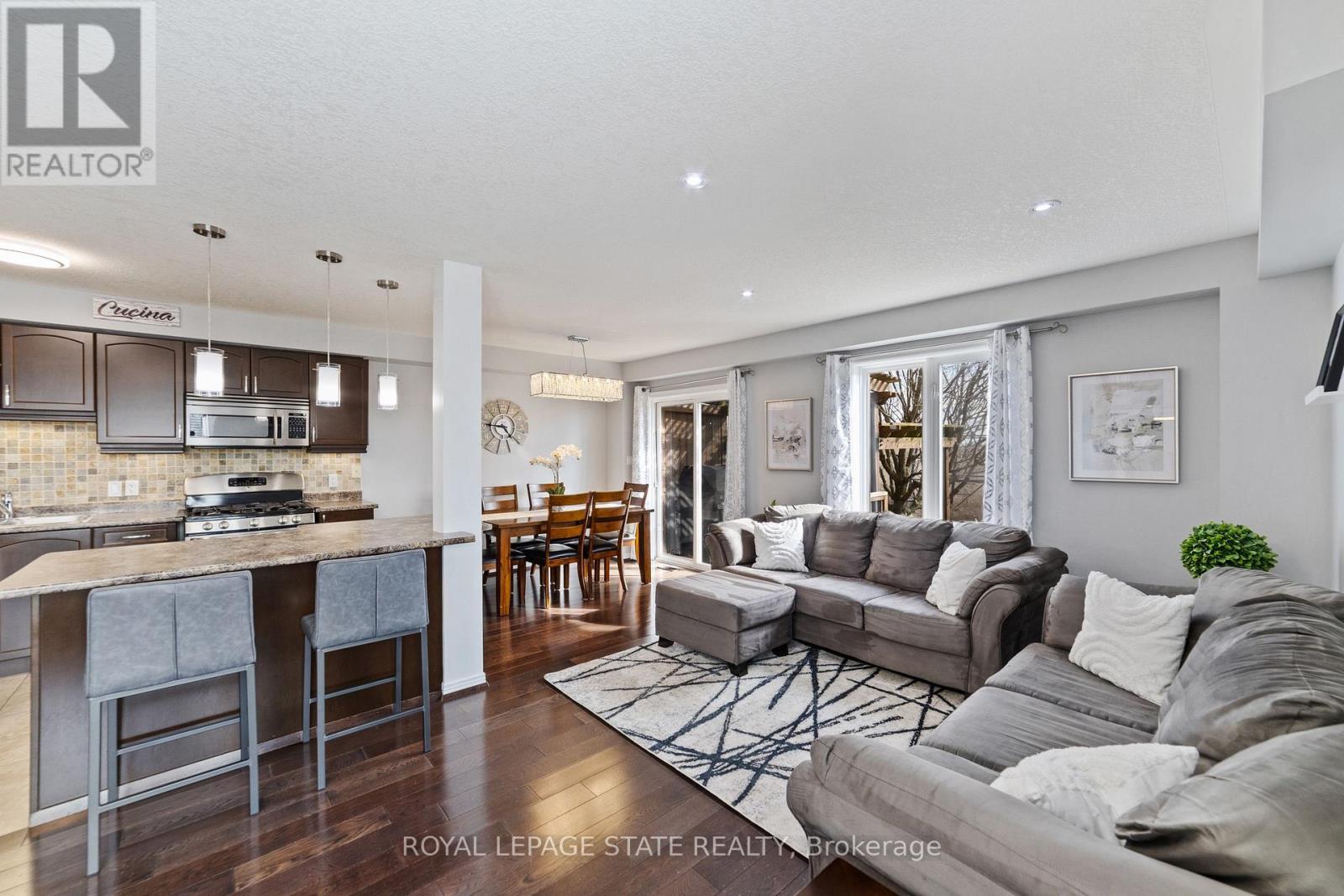 Photo 8 of 139 Periwinkle Drive, Hamilton ON