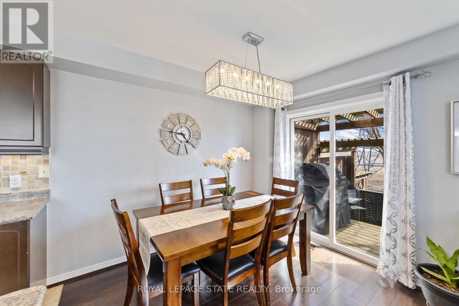 Photo 9 of 139 Periwinkle Drive, Hamilton ON