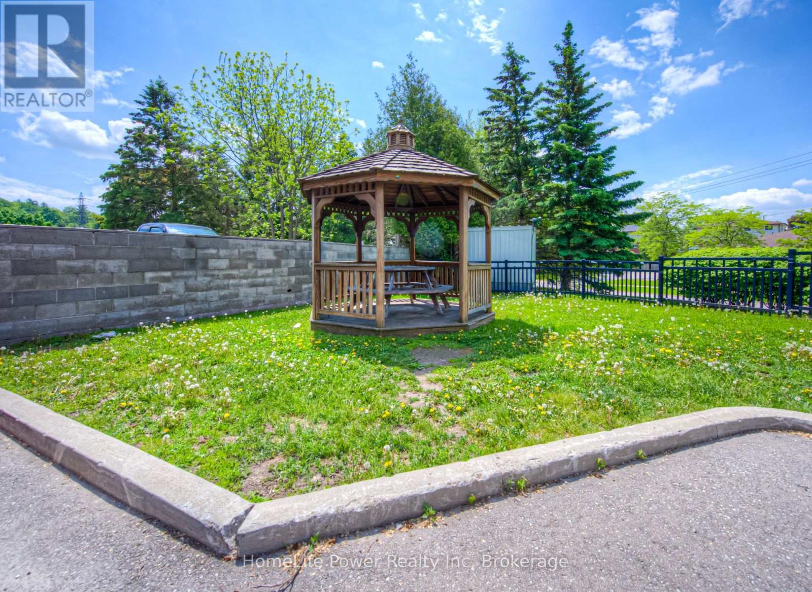Photo 11 of 501 283 Fairway Road N, Kitchener ON