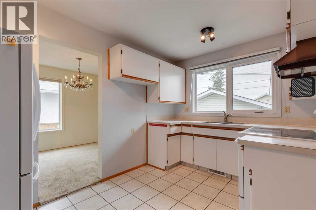 Single Family House Bungalow for Sale in  Pensacola Close SE Penbrooke Meadows Calgary 