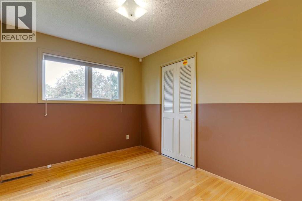 Single Family House Bungalow for Sale in  Pensacola Close SE Penbrooke Meadows Calgary 