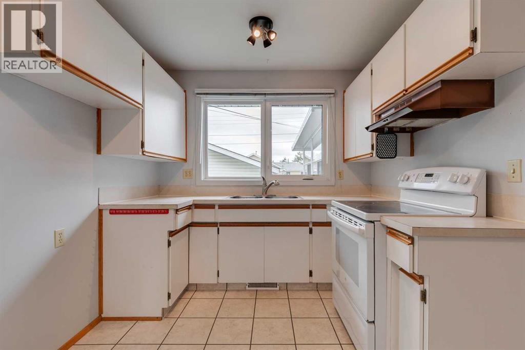 Single Family House Bungalow for Sale in  Pensacola Close SE Penbrooke Meadows Calgary 