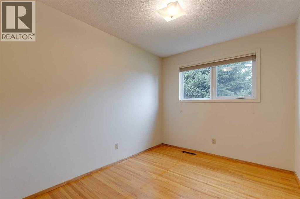 Single Family House Bungalow for Sale in  Pensacola Close SE Penbrooke Meadows Calgary 