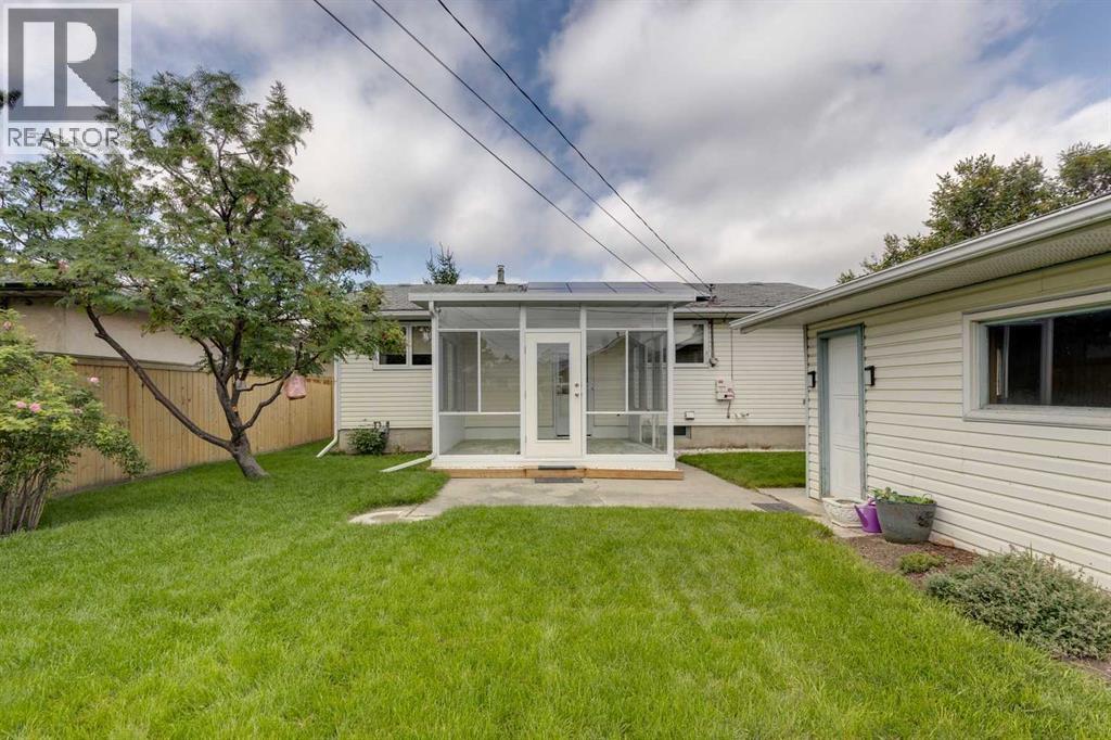 Single Family House Bungalow for Sale in  Pensacola Close SE Penbrooke Meadows Calgary 